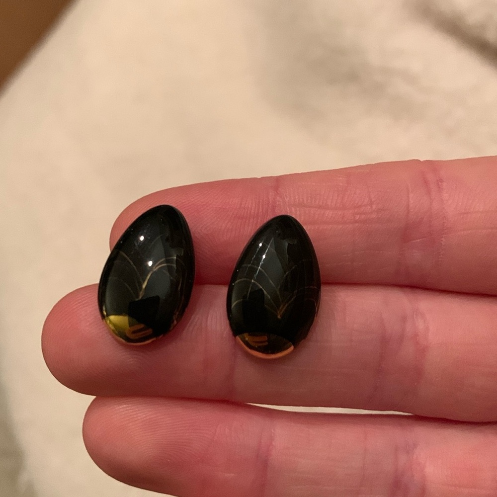 Black and gold stud earrings Flower